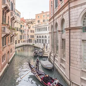  Апартаменты San Marco Square With Canal View By Wonderful Italy